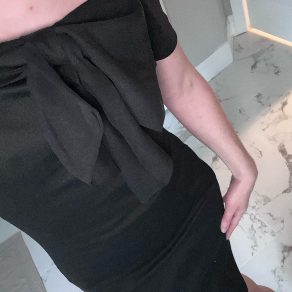 Black bodycon bow-front dress